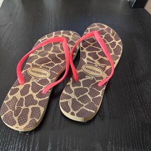 Havaianas Women's Sandals with Red Straps and Giraffe Print Size 37-38